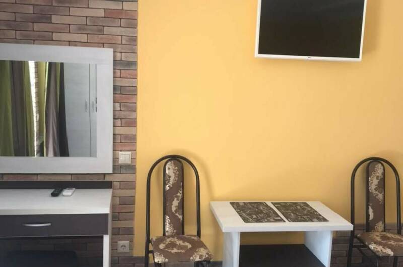 3-х местный с крыльцом на 1 этаже