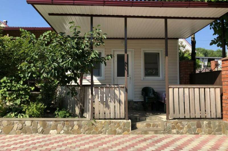 Домик с кухней и беседкой (для 3-х + доп. место)