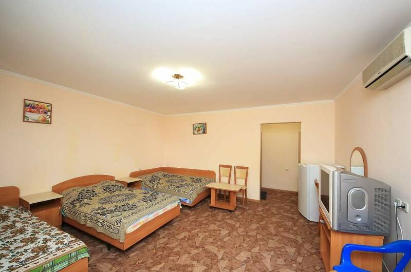 Номер «Семейный» с балконом 5 местный (Номер 5)