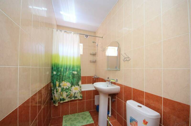 Номер «Семейный» с балконом 5 местный (Номер 5)