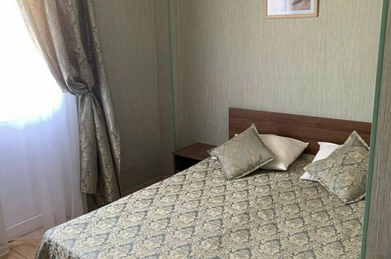 Трёхместный номер «комфорт» с балконом