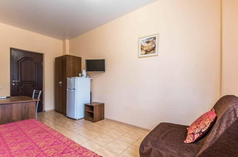 Трёхместный номер «комфорт» с балконом