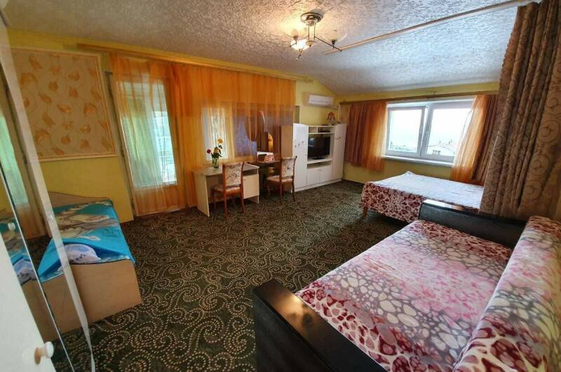 № 2 Номер на 4−5 человек