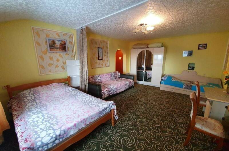 № 2 Номер на 4−5 человек