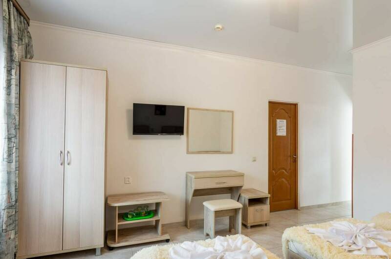 6-ти местный двухкомнатный с двумя балконами