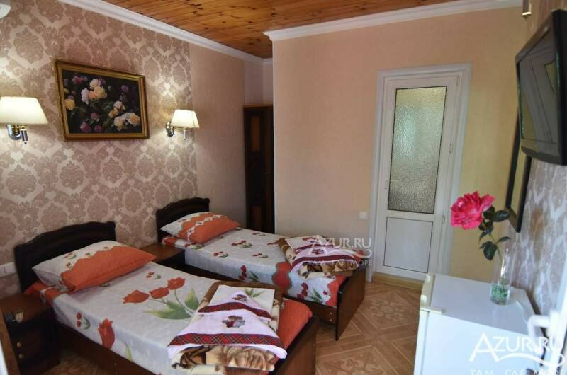 Двухместный с удобствами 2 этаж вид на садик