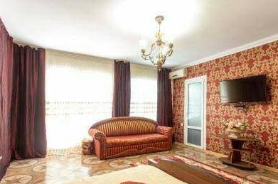 Большой «Комфорт» на 2—4 чел вид на садик