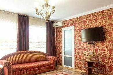 Большой «Комфорт» на 2—4 чел вид на садик