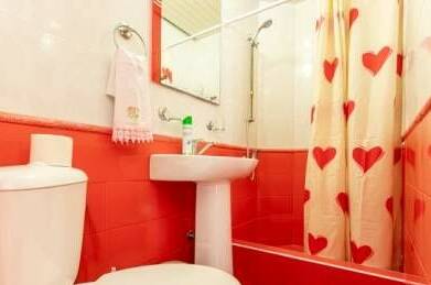 «Комфорт» на 2−3 чел с удобствами (зеленая зона)