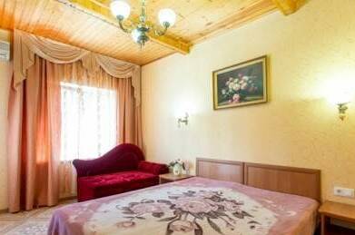 «Комфорт» на 2−3 чел с удобствами (зеленая зона)