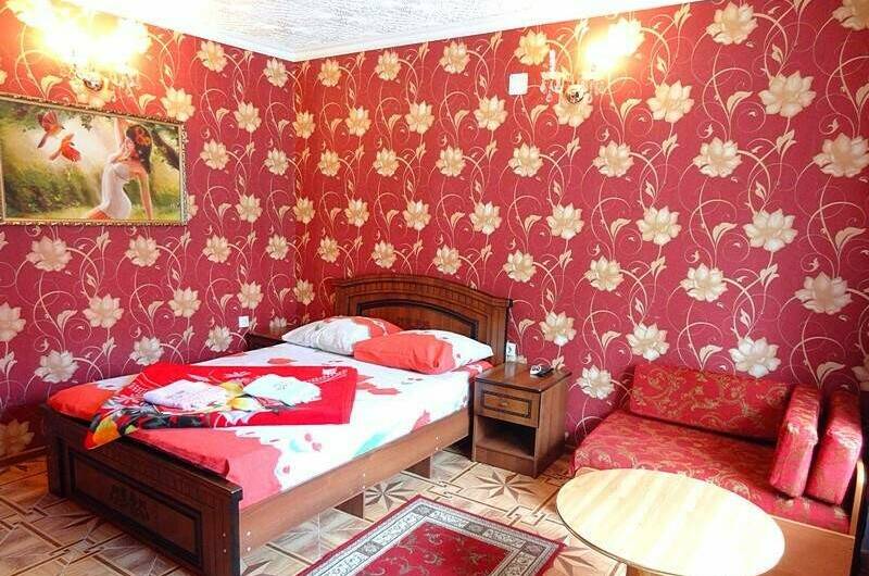 «Комфорт» на 2−3 чел с удобствами (зеленая зона)