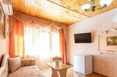 «Комфорт» на 2−4 чел с удобствами (зеленая зона)