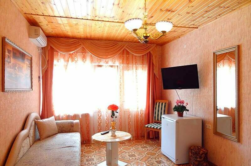 «Комфорт» на 2−4 чел с удобствами (зеленая зона)