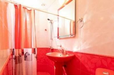 «Комфорт» на 2−4 чел с удобствами (зеленая зона)