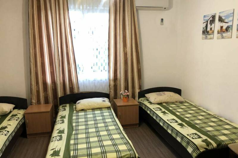 Трёхместный номер ( N 2-1; 2этаж)