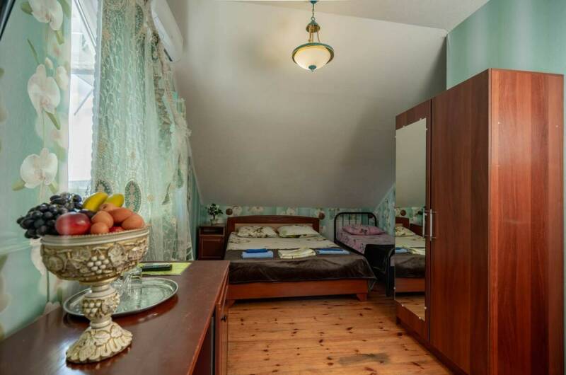 Трехместный номер мансарда