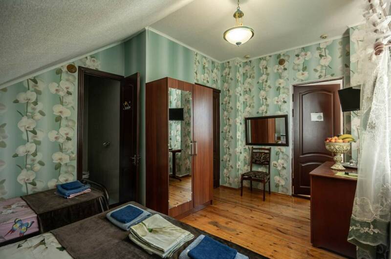 Трехместный номер мансарда