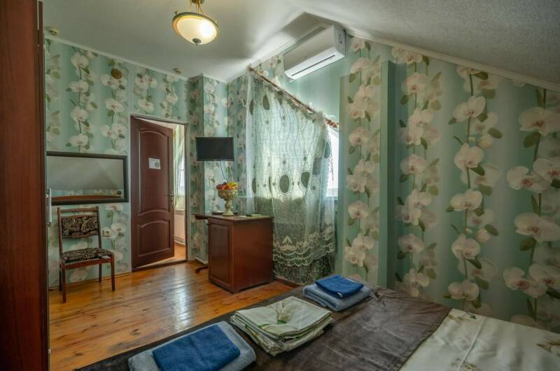 Трехместный номер мансарда