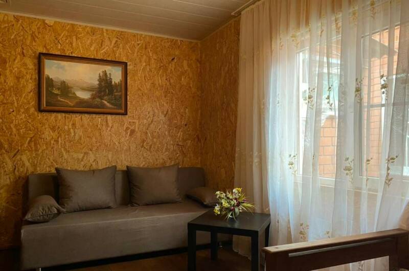 Часть дома с двумя комнатами