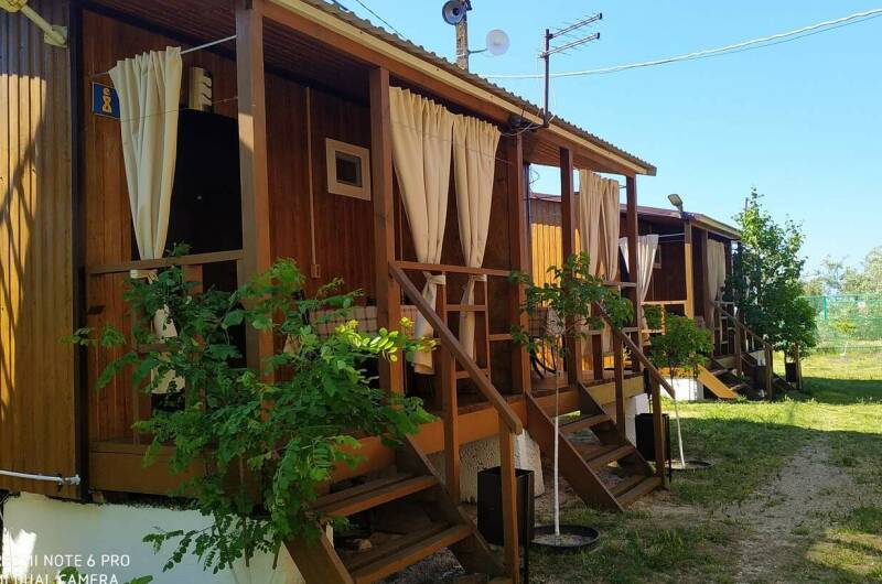 Комфортабельный домик № 8 (левая комната)