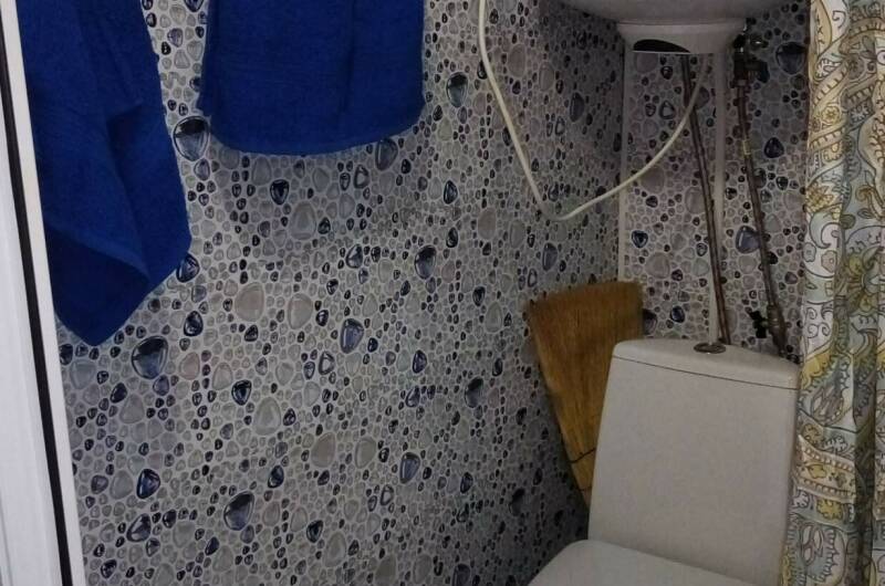 Комфортабельный домик № 8 (левая комната)