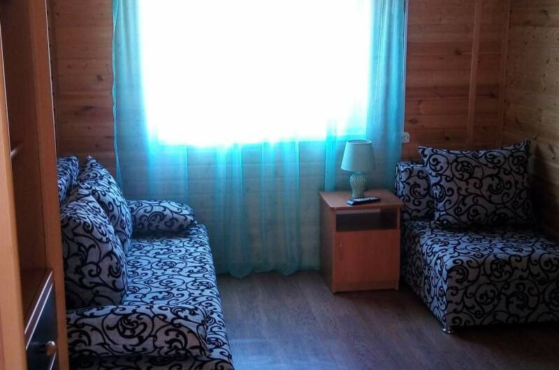 Комфортабельный домик № 8 (правая комната)