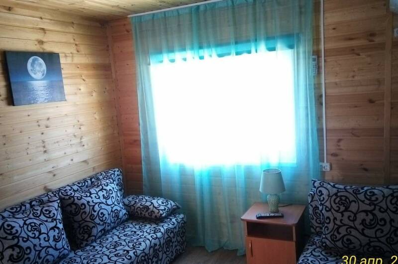 Комфортабельный домик № 8 (правая комната)