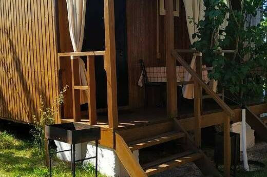 Комфортабельный домик № 9 (левая комната)