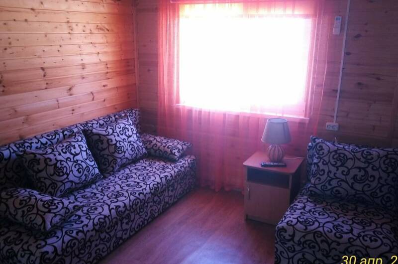 Комфортабельный домик № 9 (правая комната)