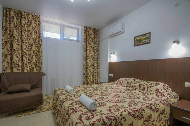 Трехместный стандарт без балкона (цоколь)