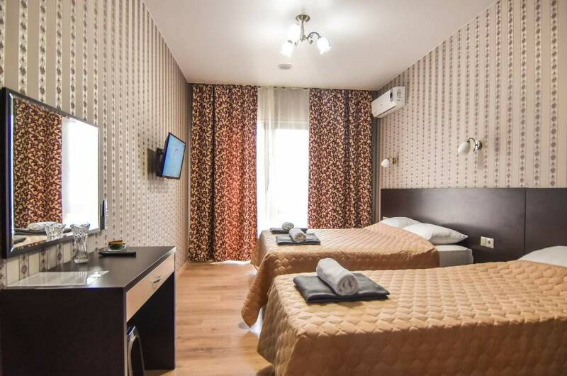 Трехместный стандарт с балконом, с видом во двор