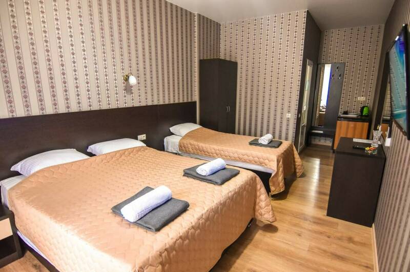 Трехместный стандарт с балконом, с видом во двор