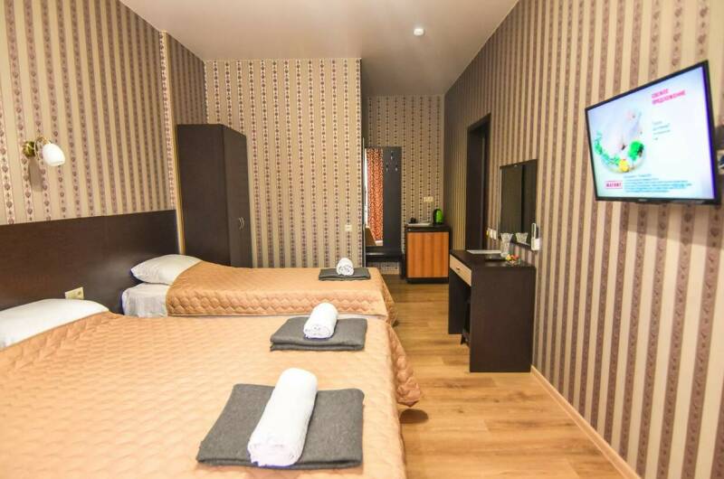 Трехместный стандарт с балконом, с видом во двор