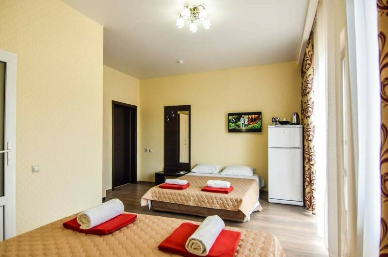 Четырехместный стандарт с балконом, видом во двор