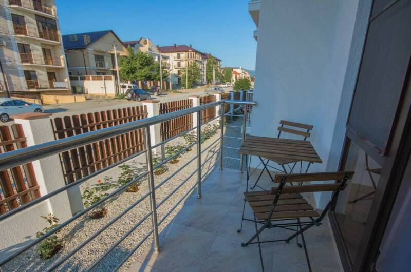 Четырехместный стандарт с балконом, видом во двор