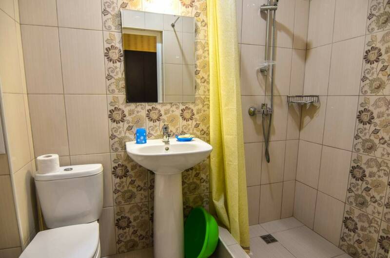 Пятиместный стандарт с балконом, с видом на улицу