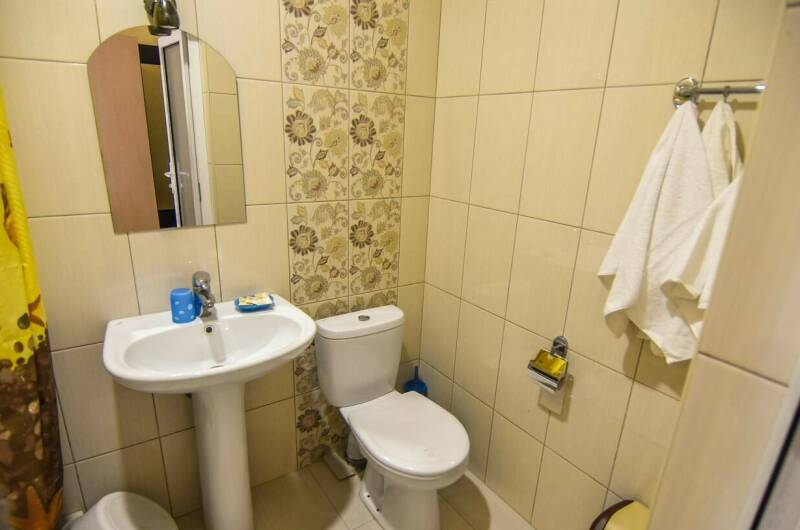 Трехместный стандарт с балконом, с видом на улицу