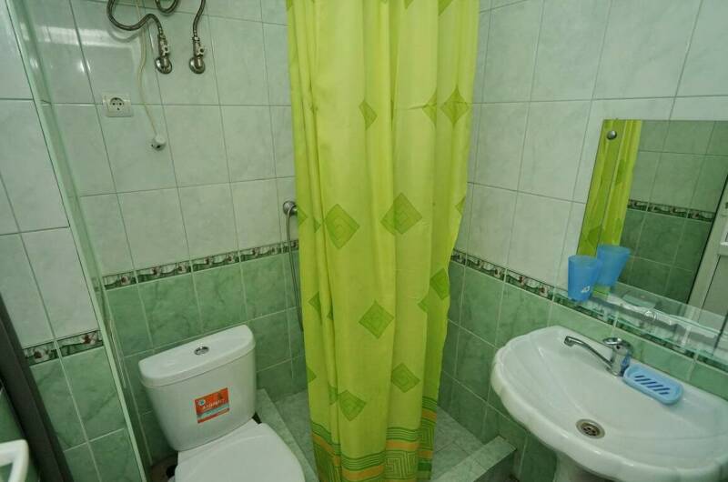 Трехместный номер в доме 1 этаж основные удобства