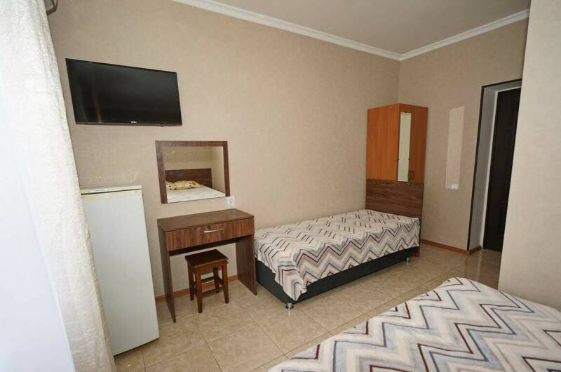 Трехместный номер в доме 1 этаж основные удобства