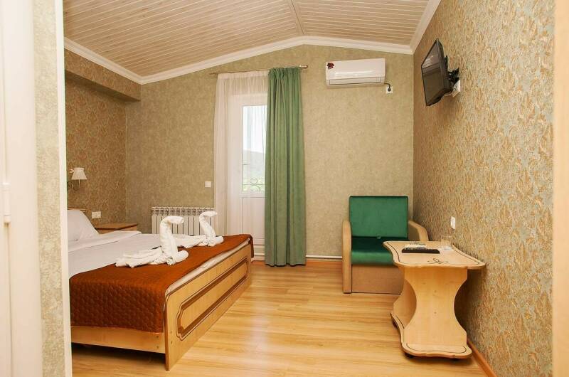 2-х местный «Люкс» с доп. местом и с балконом