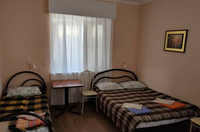 Трехместный