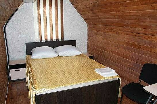 «Стандартный номер на 4-м этаже (мансарда)»