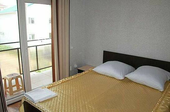 Комфортный 4-х местный 2-комнатн. номер на 2-м эт