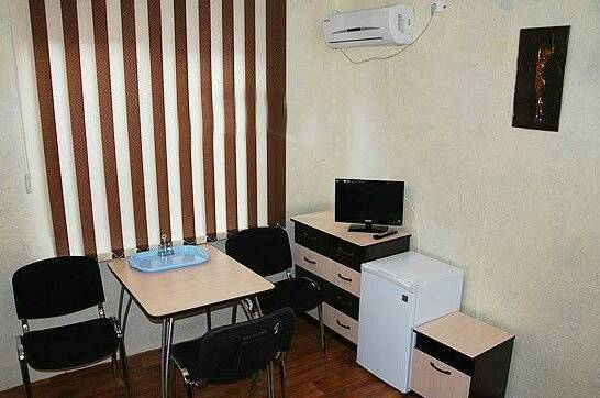 Комфортный 4-х местный 2-комнатн. номер на 2-м эт