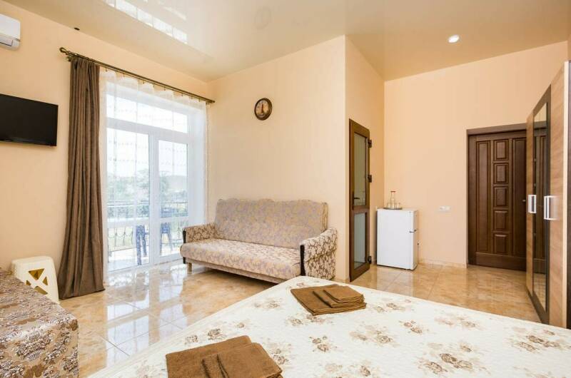 Двухместный «Люкс» с балконом и доп. местами