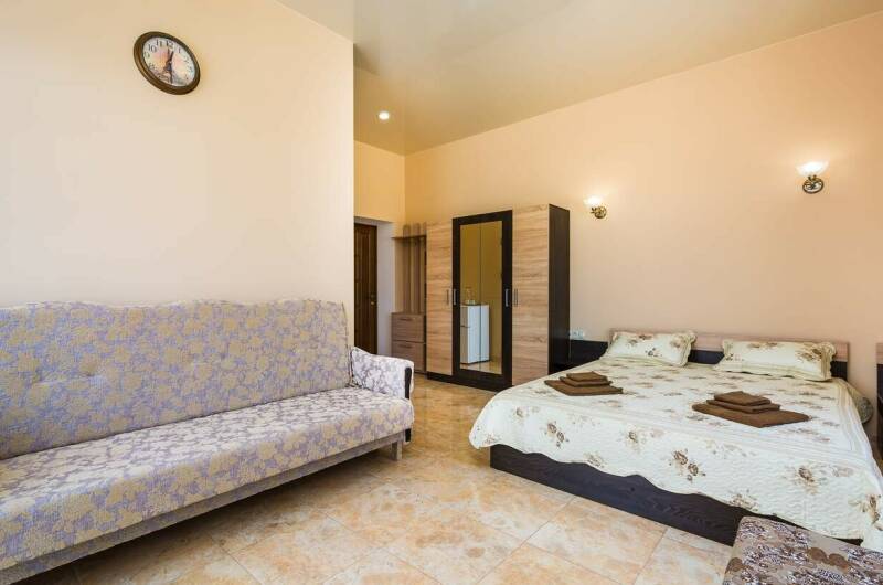 Двухместный «Люкс» с балконом и доп. местами