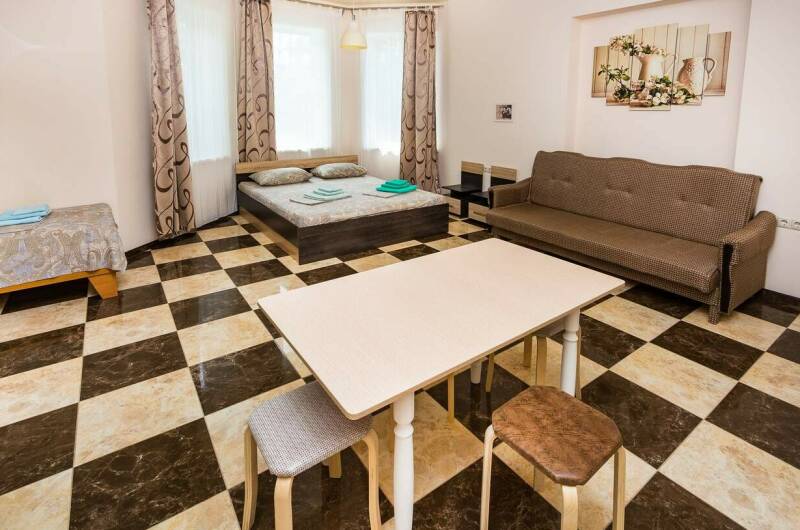 Двухместный «Комфорт» с доп. местами (1-й этаж)