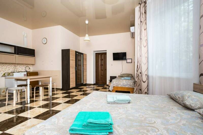 Двухместный «Комфорт» с доп. местами (1-й этаж)