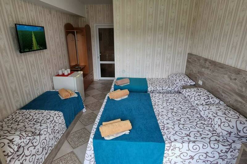 Номер «Стандарт» с удобствами на 3 человека