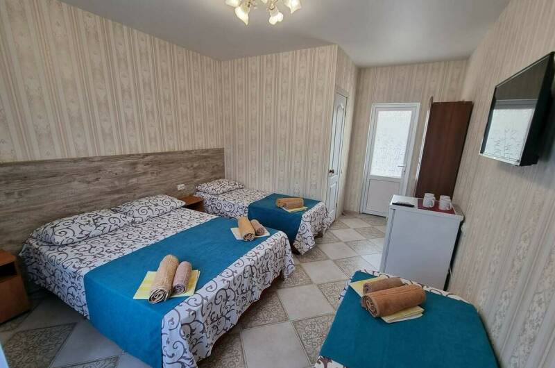 Номер «Стандарт» с удобствами на 3 человека